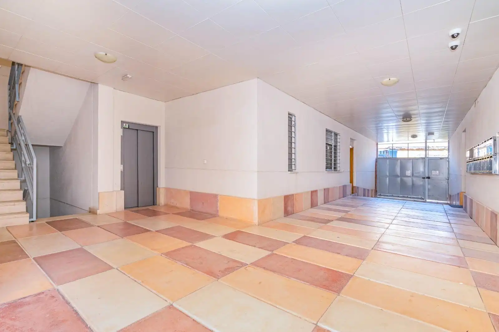 Flat for sale in Peligros  with Air Conditioner, Heating and Storage room