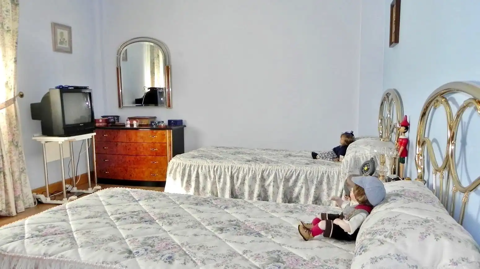 Dormitori de Casa o xalet en venda en Cáceres amb Aire condicionat, Jardí privat i Parquet