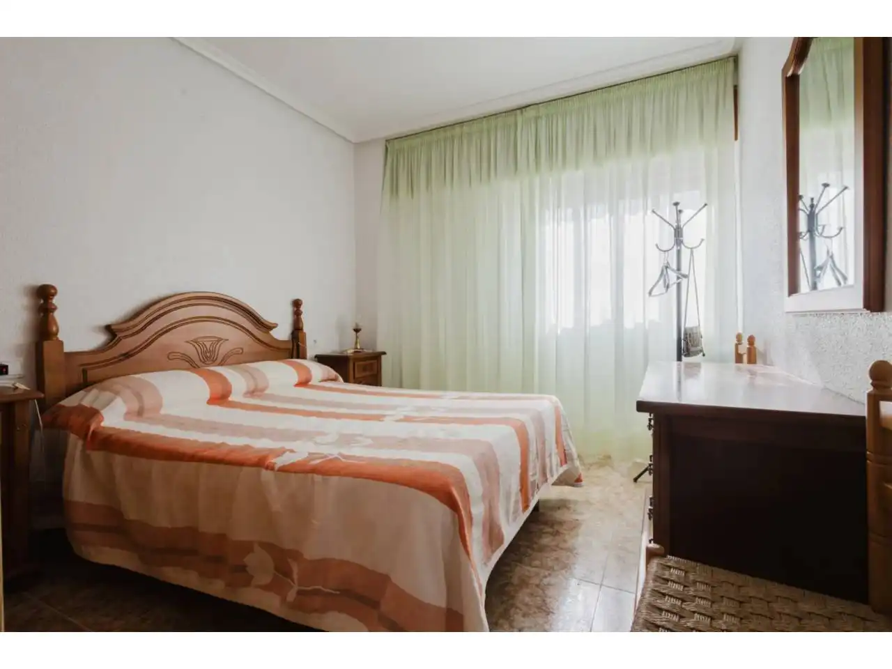 Habitación de Apartamento en venta en Torrevieja con Aire acondicionado, Calefacción y Terraza