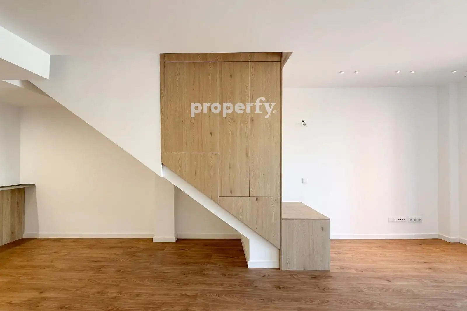 Maisonette zum Verkauf in Badalona mit Klimaanlage, Heizung und Parkett