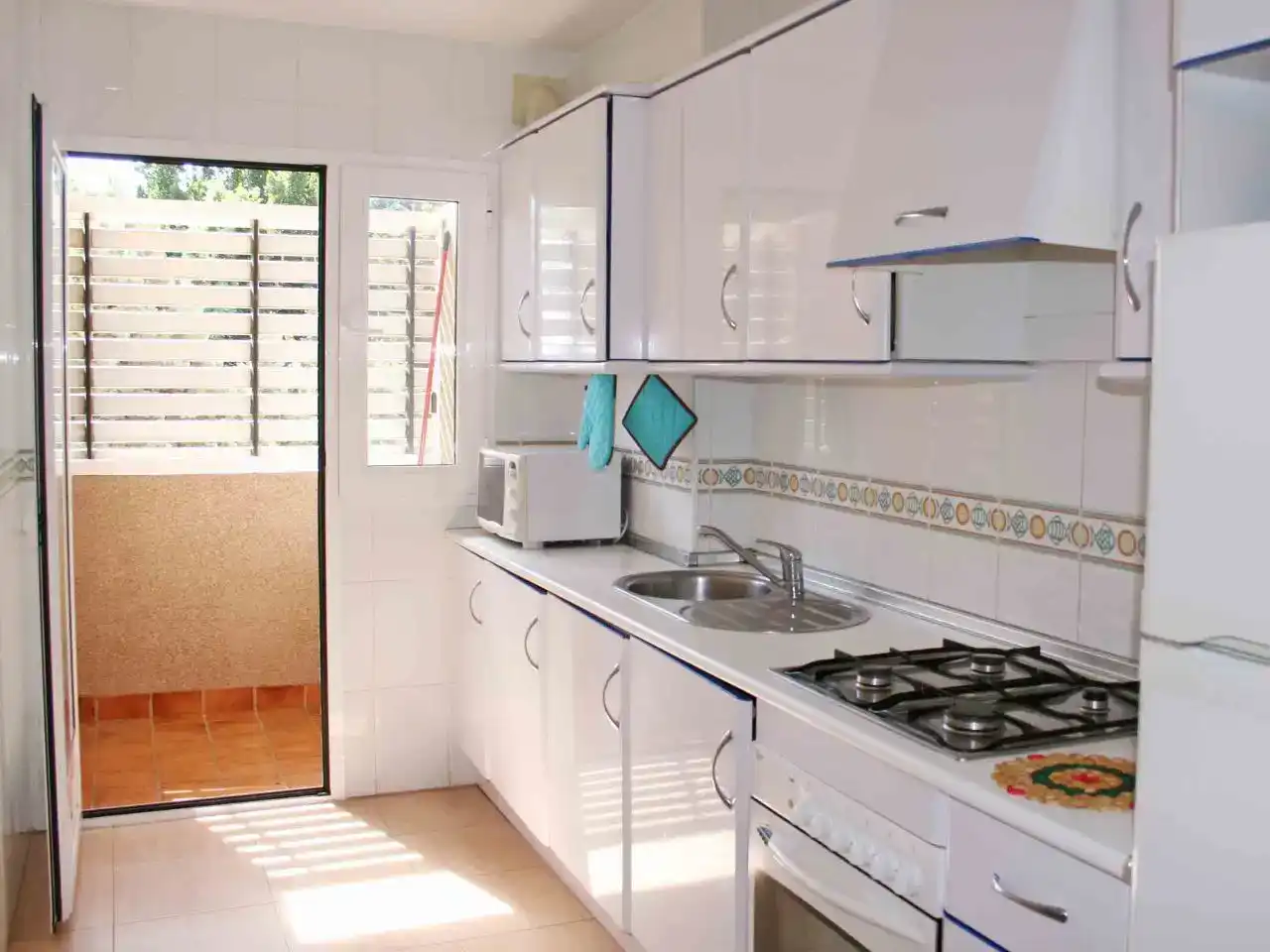 Küche von Wohnung zur Miete in Roquetas de Mar mit Klimaanlage, Privatgarten und Schwimmbad