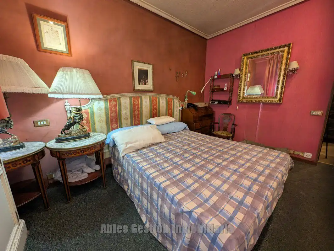 Schlafzimmer von Dachboden zum Verkauf in Oviedo  mit Terrasse