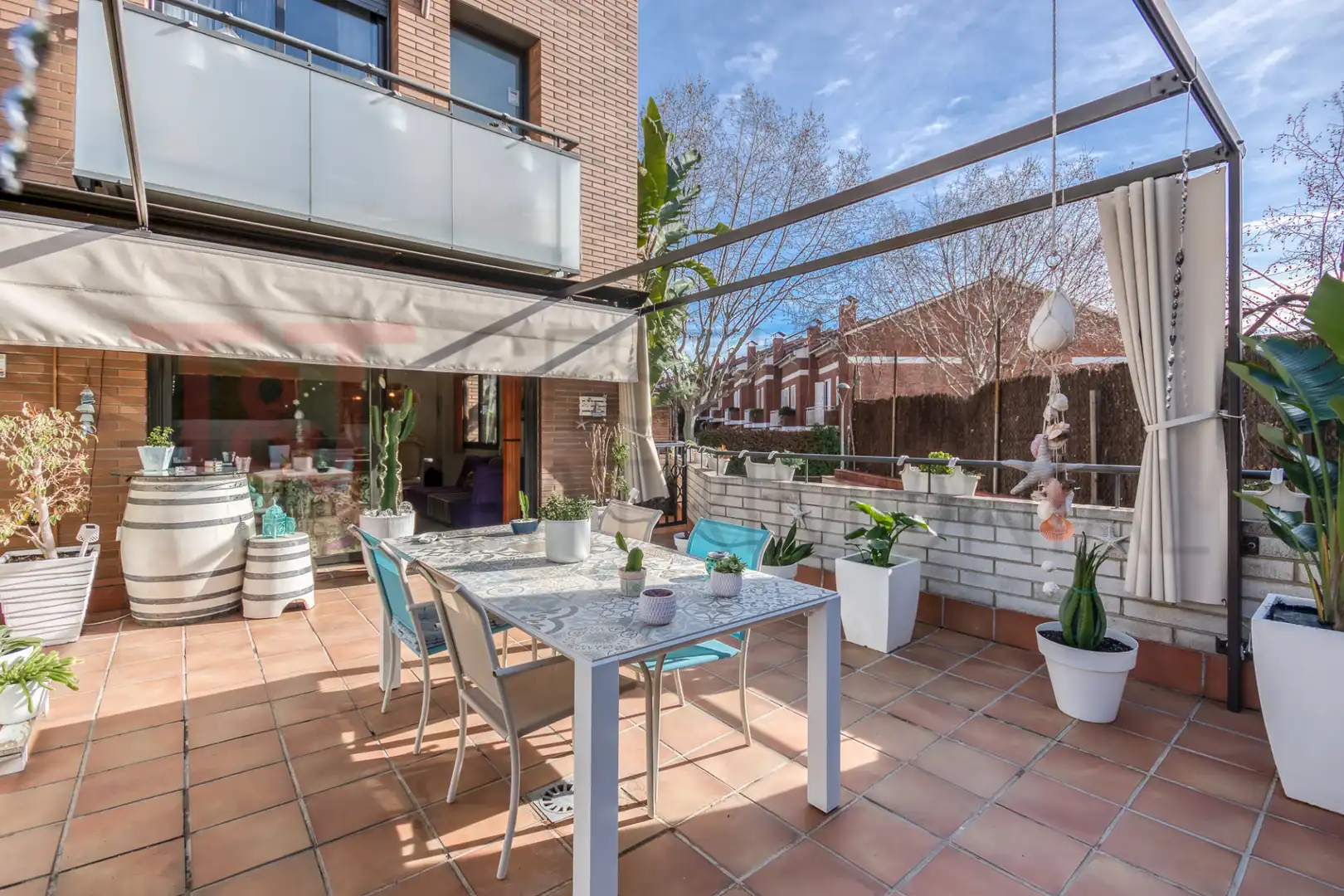 Terrasse von Einfamilien-Reihenhaus zum Verkauf in El Masnou mit Klimaanlage, Heizung und Terrasse