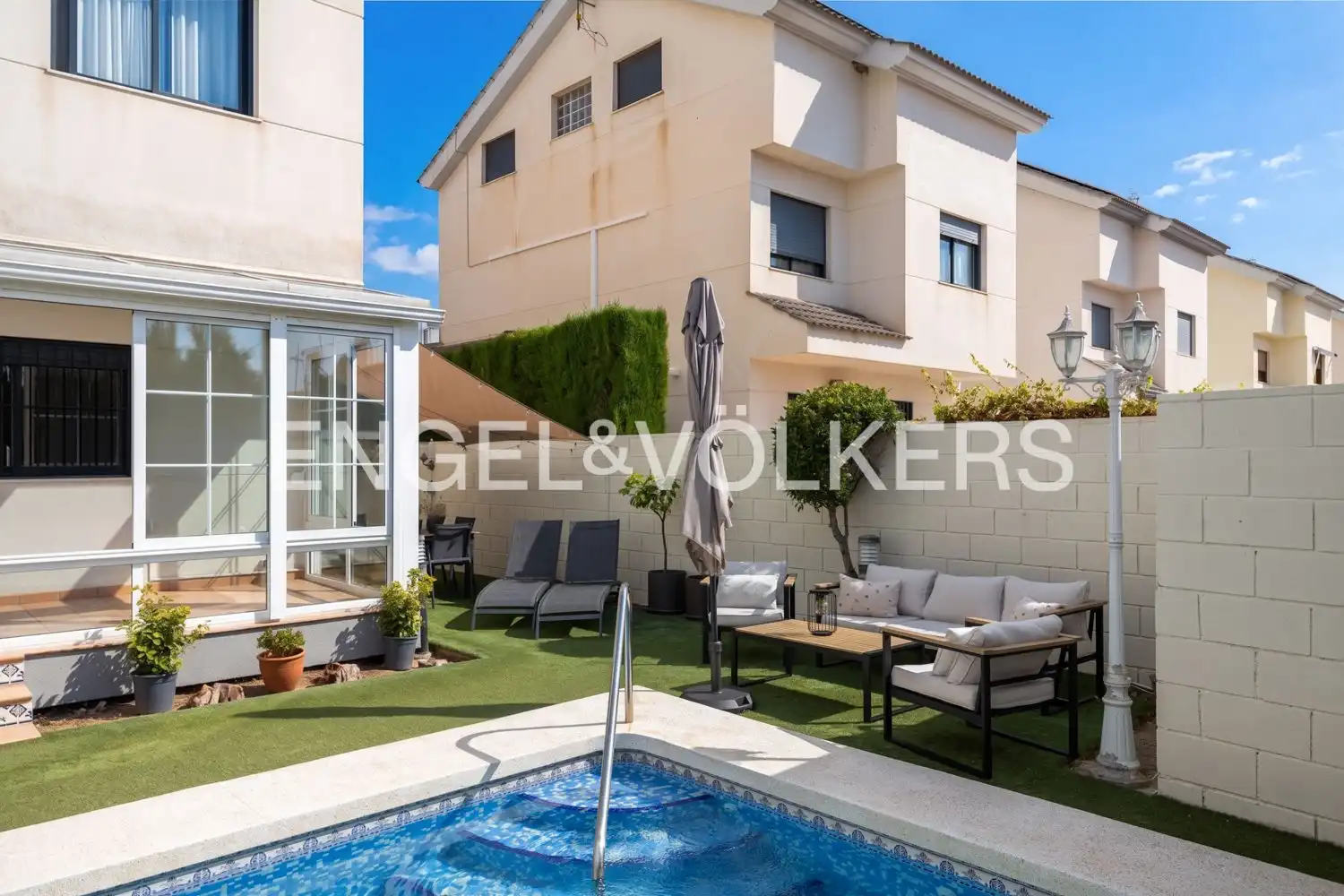 Vista exterior de Casa o xalet de lloguer en Daimús amb Aire condicionat, Calefacció i Terrassa