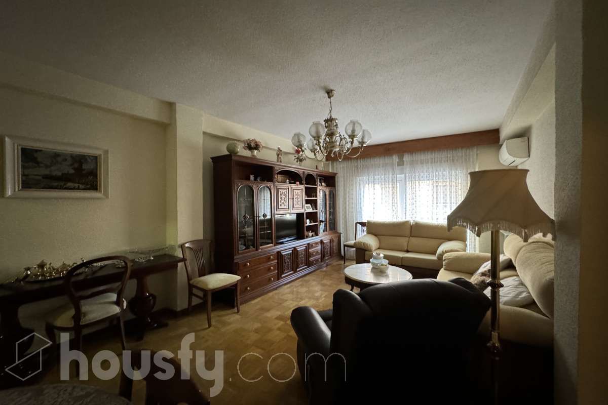 Living room of Flat to rent in  Madrid Capital  with Air Conditioner, Heating and Furnished