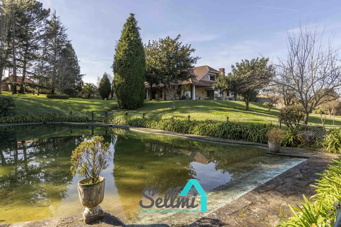Jardí de Casa o xalet en venda en Gijón  amb Aire condicionat, Jardí privat i Parquet