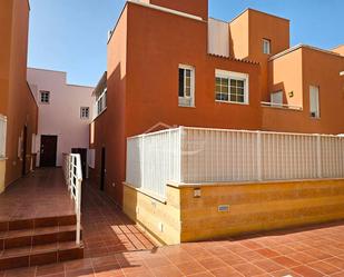 Vista exterior de Casa adosada en venda en San Miguel de Abona amb Terrassa i Balcó