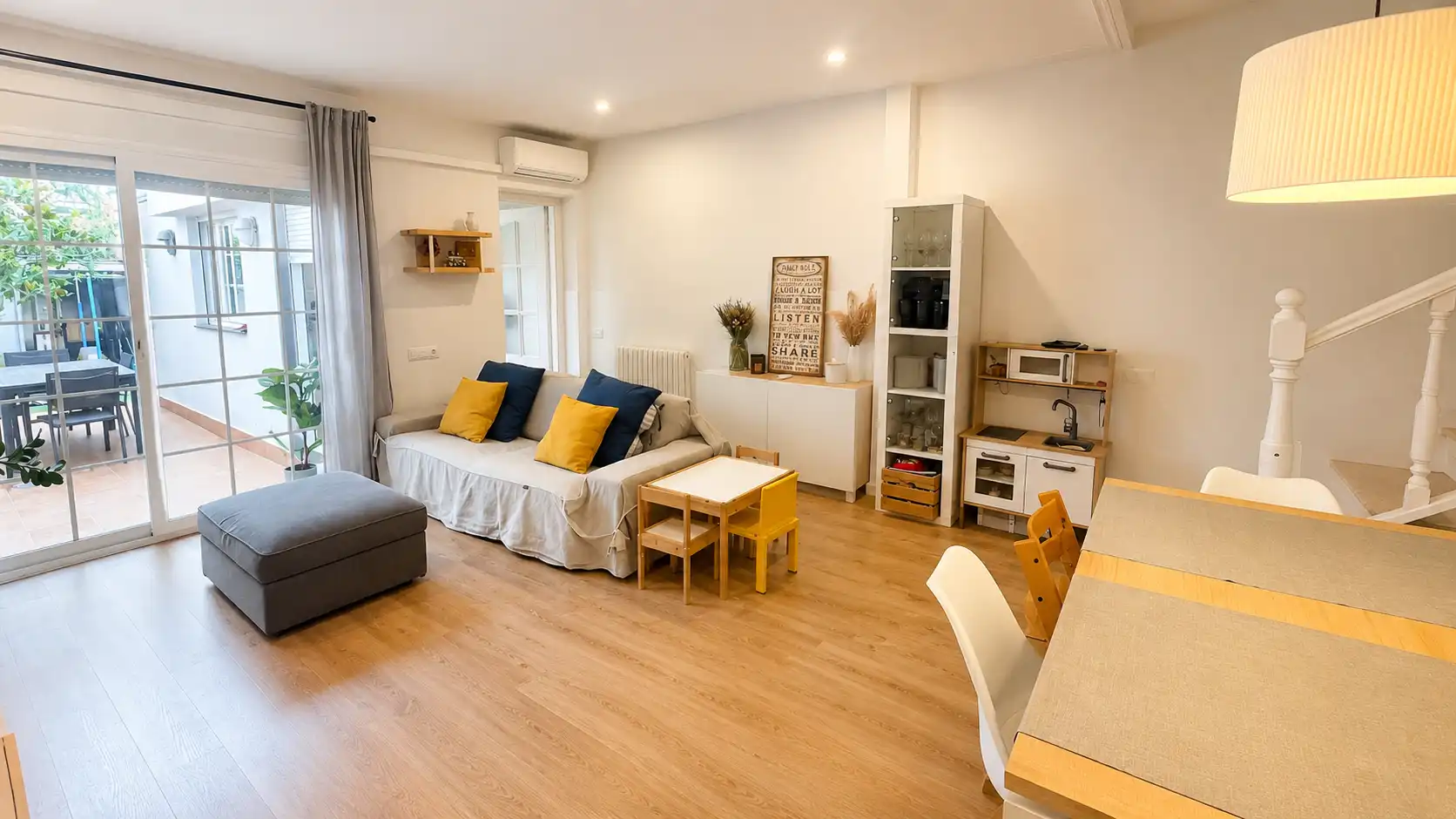 Living room of Houses for rent in Terrassa  with Air Conditioner, Heating and Private garden