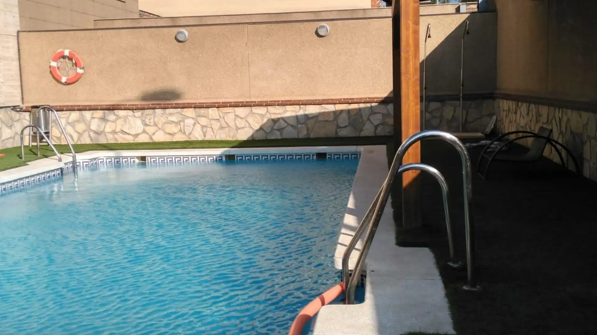 Piscina de Piso de alquiler en  Granada Capital con Aire acondicionado, Amueblado y Piscina comunitaria