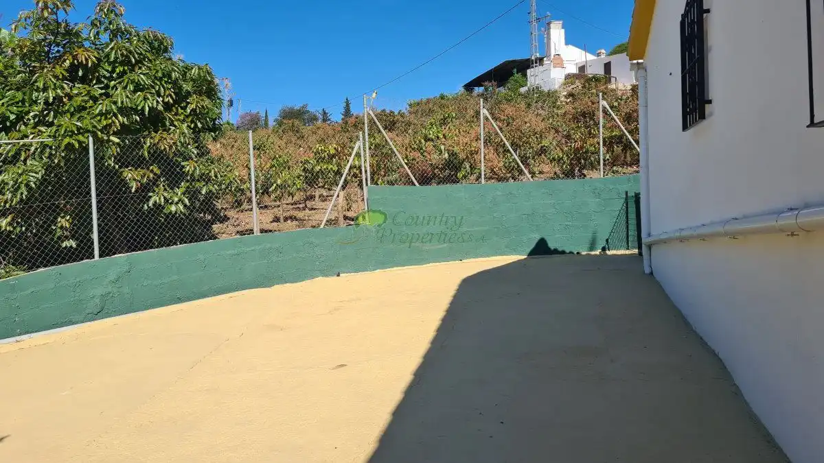 Vista exterior de Finca rústica en venta en Vélez-Málaga con Aire acondicionado, Jardín privado y Terraza