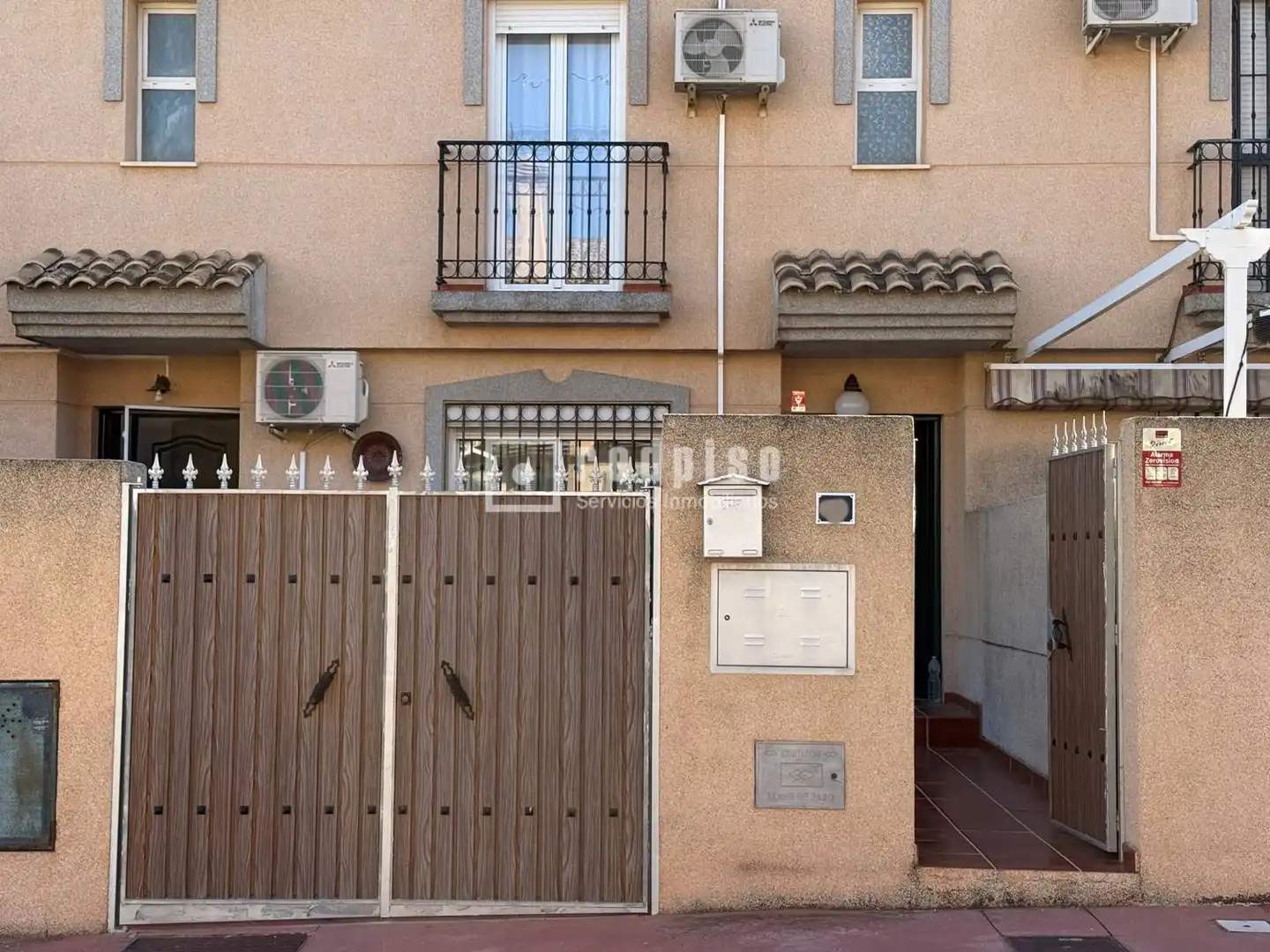 Vista exterior de Casa o xalet en venda en Cártama amb Aire condicionat, Terrassa i Alarma