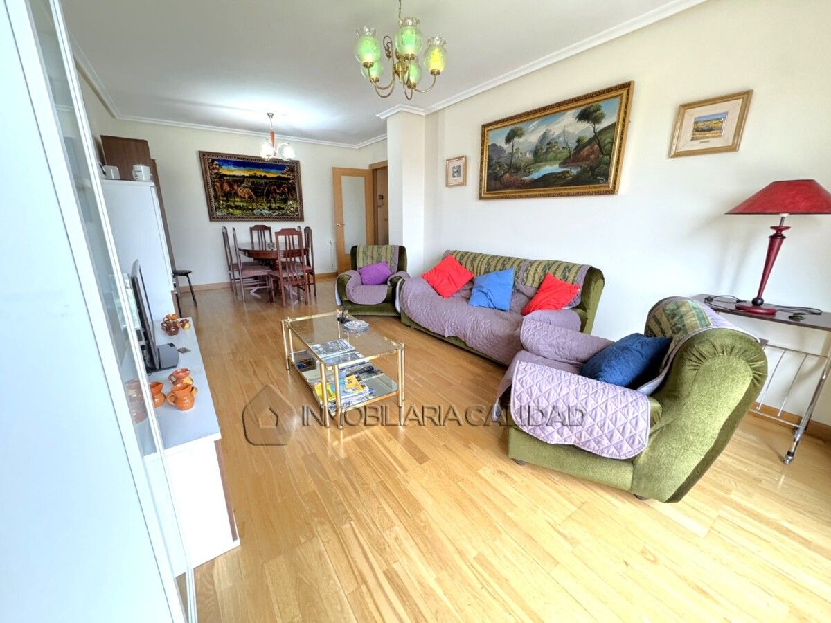 Sala d'estar de Pis en venda en Burgos Capital amb Calefacció, Terrassa i Traster