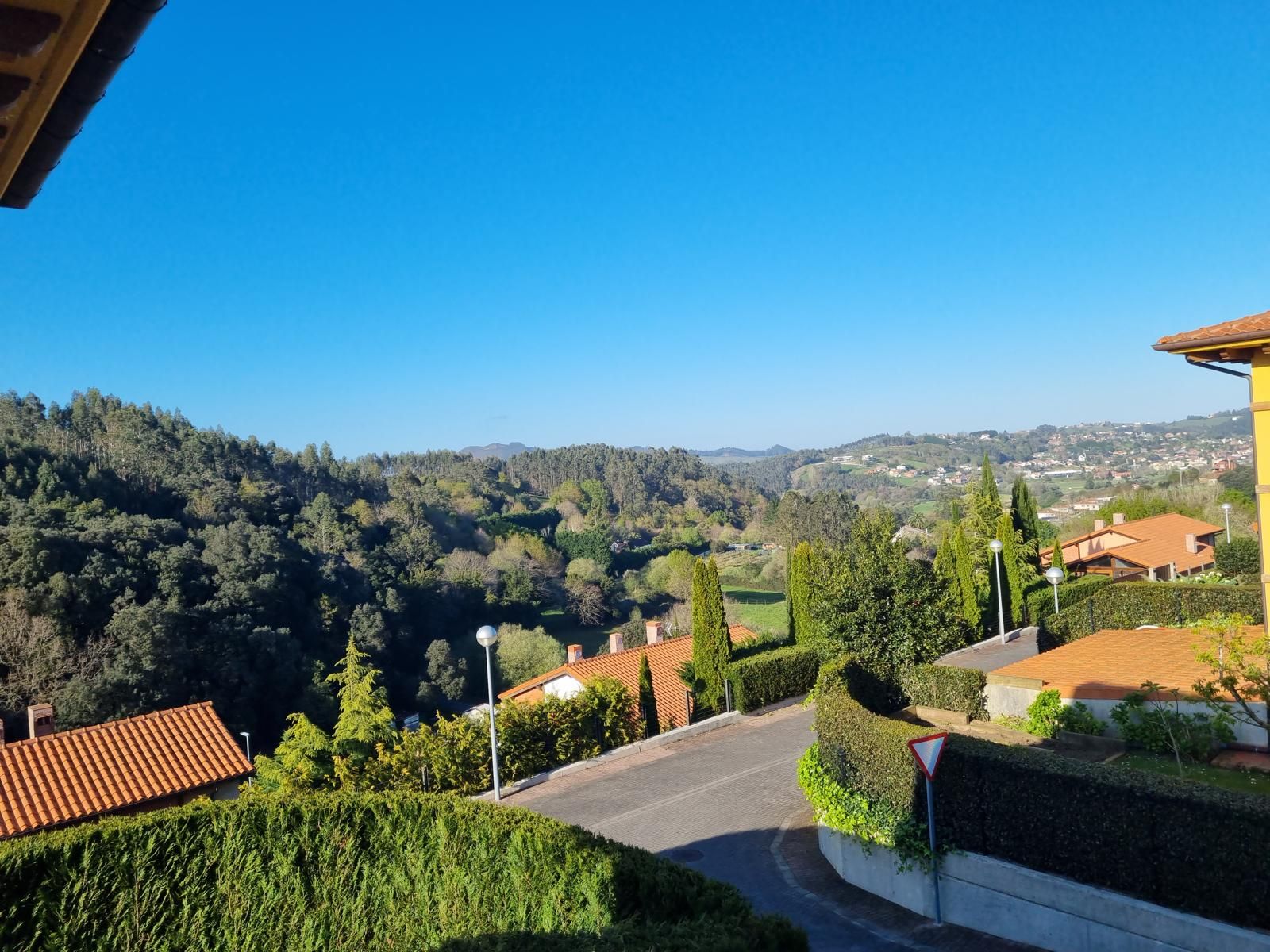 Vista exterior de Casa o xalet en venda en Piélagos amb Calefacció, Jardí privat i Parquet
