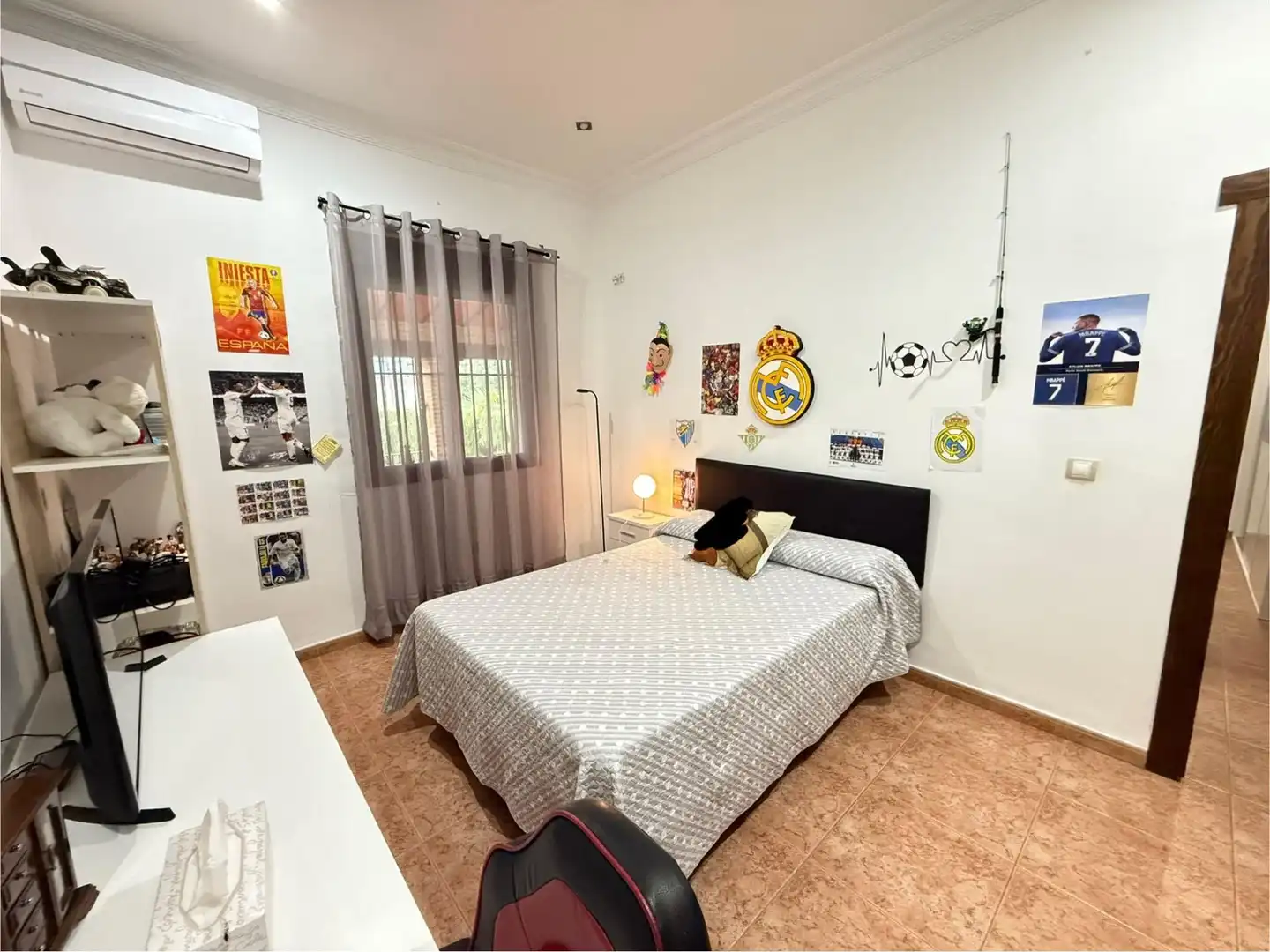 Dormitori de Finca rústica en venda en Alameda amb Aire condicionat, Jardí privat i Terrassa