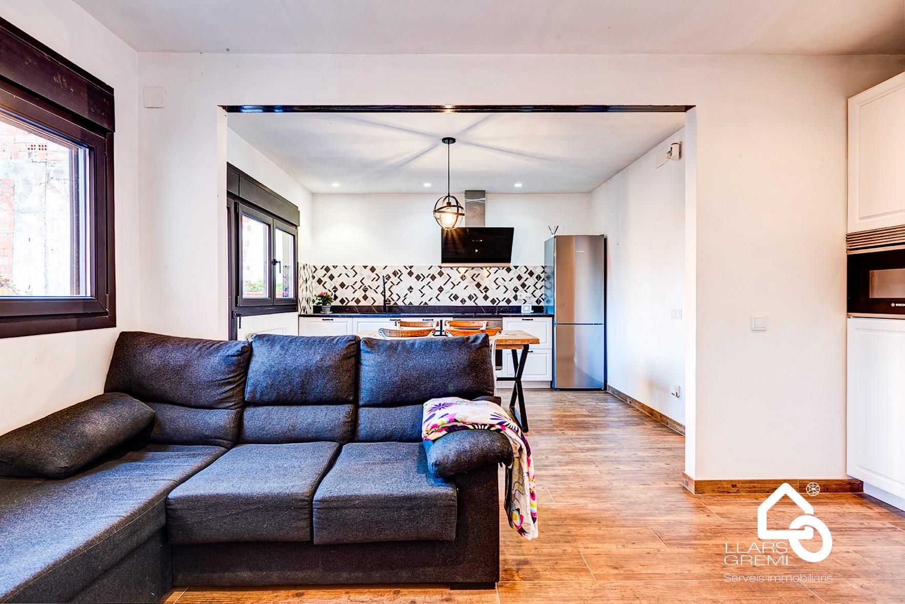 Sala d'estar de Casa o xalet en venda en Igualada amb Calefacció, Jardí privat i Terrassa