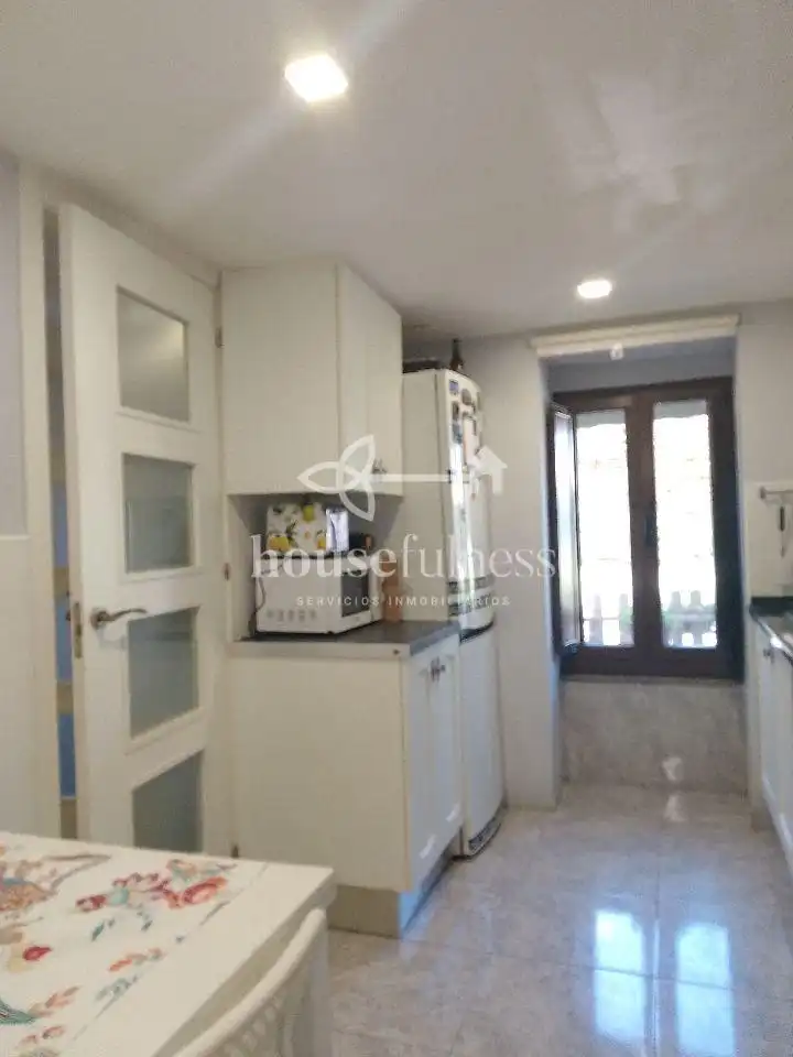 Cuina de Casa o xalet en venda en Ferrol amb Calefacció, Jardí privat i Terrassa