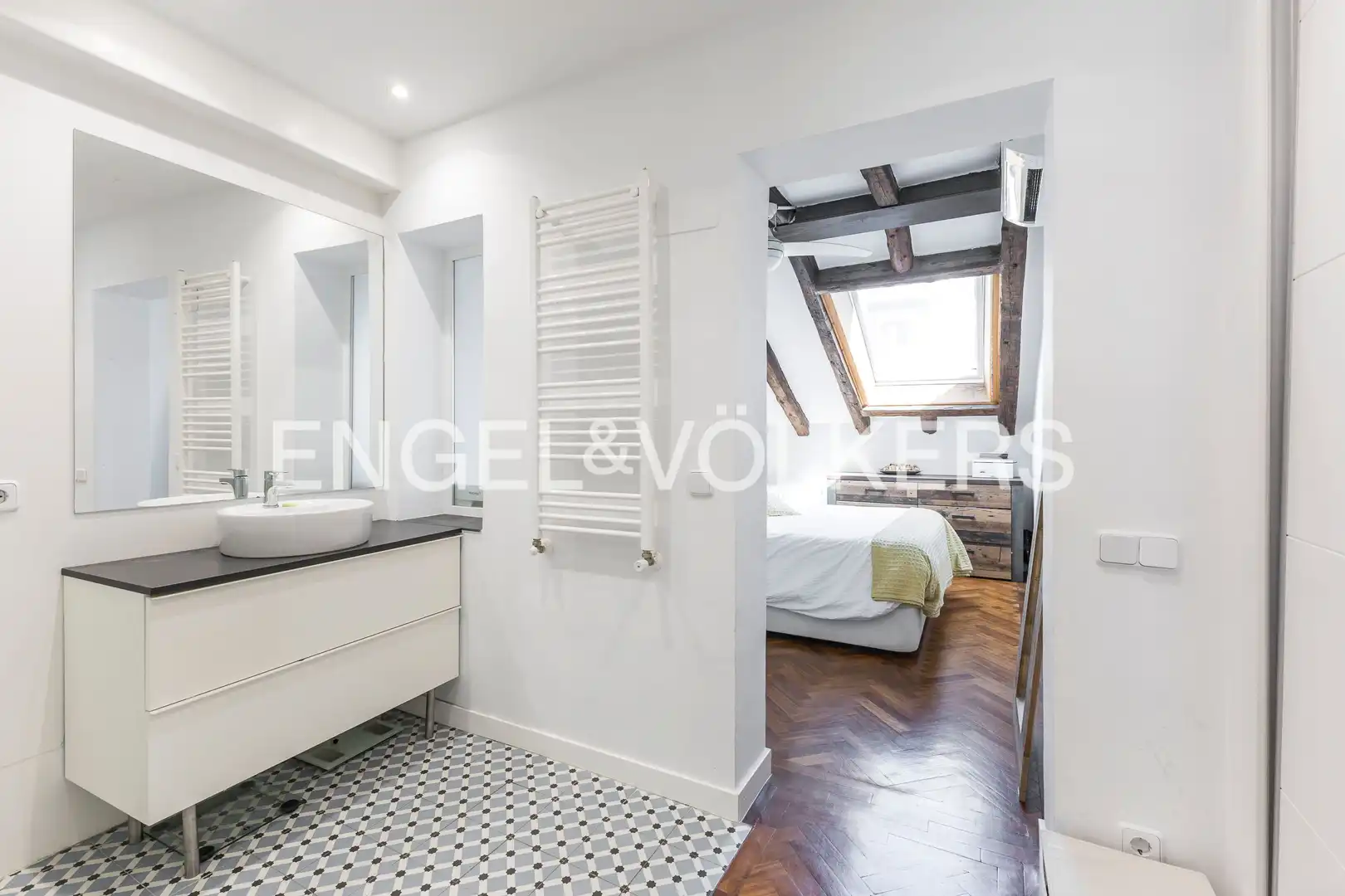 Badezimmer von Wohnung zum Verkauf in Madrid mit Klimaanlage und Heizung