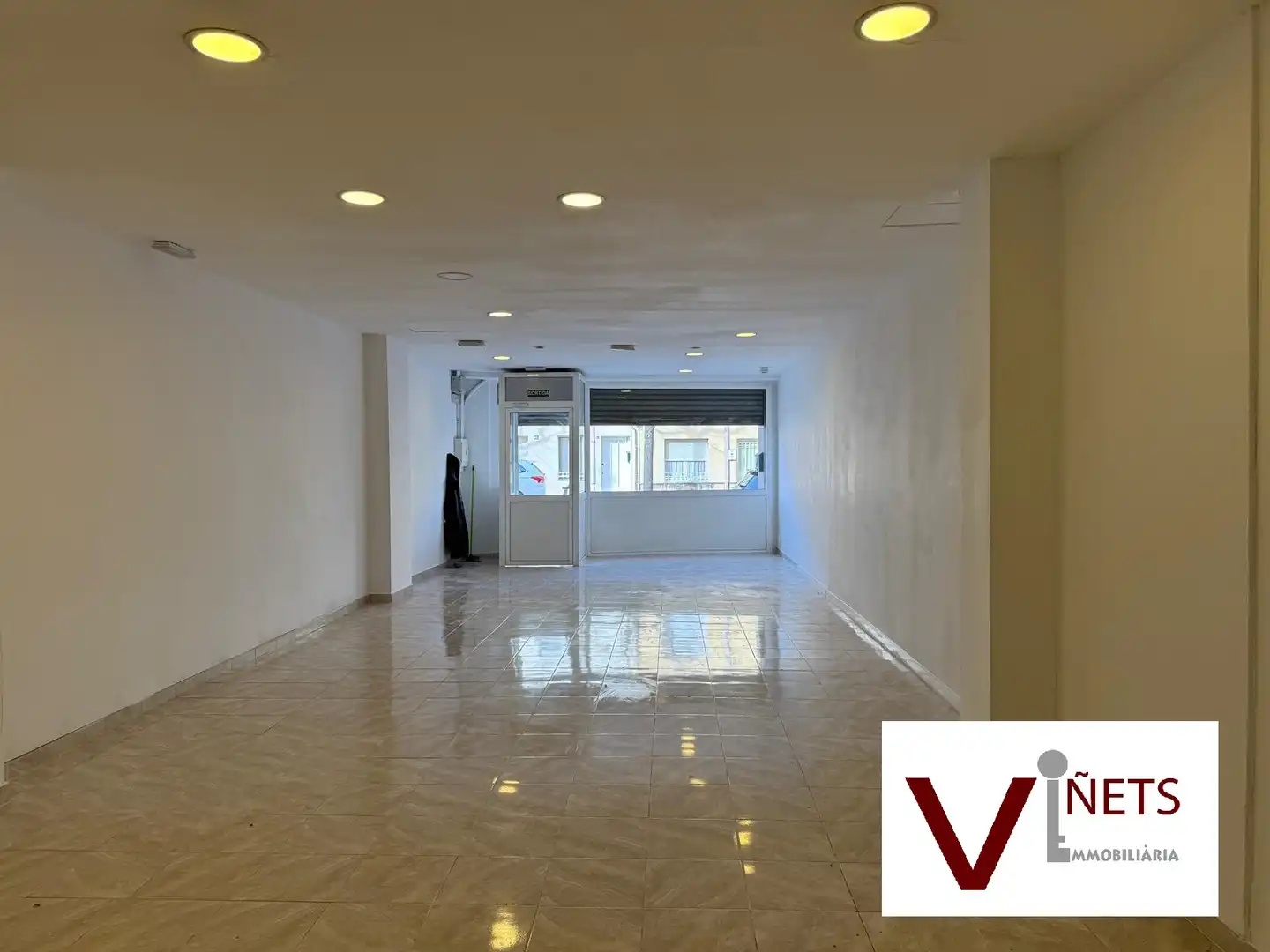 Local comercial en alquiler en Carrer Calàbria, imagen 3