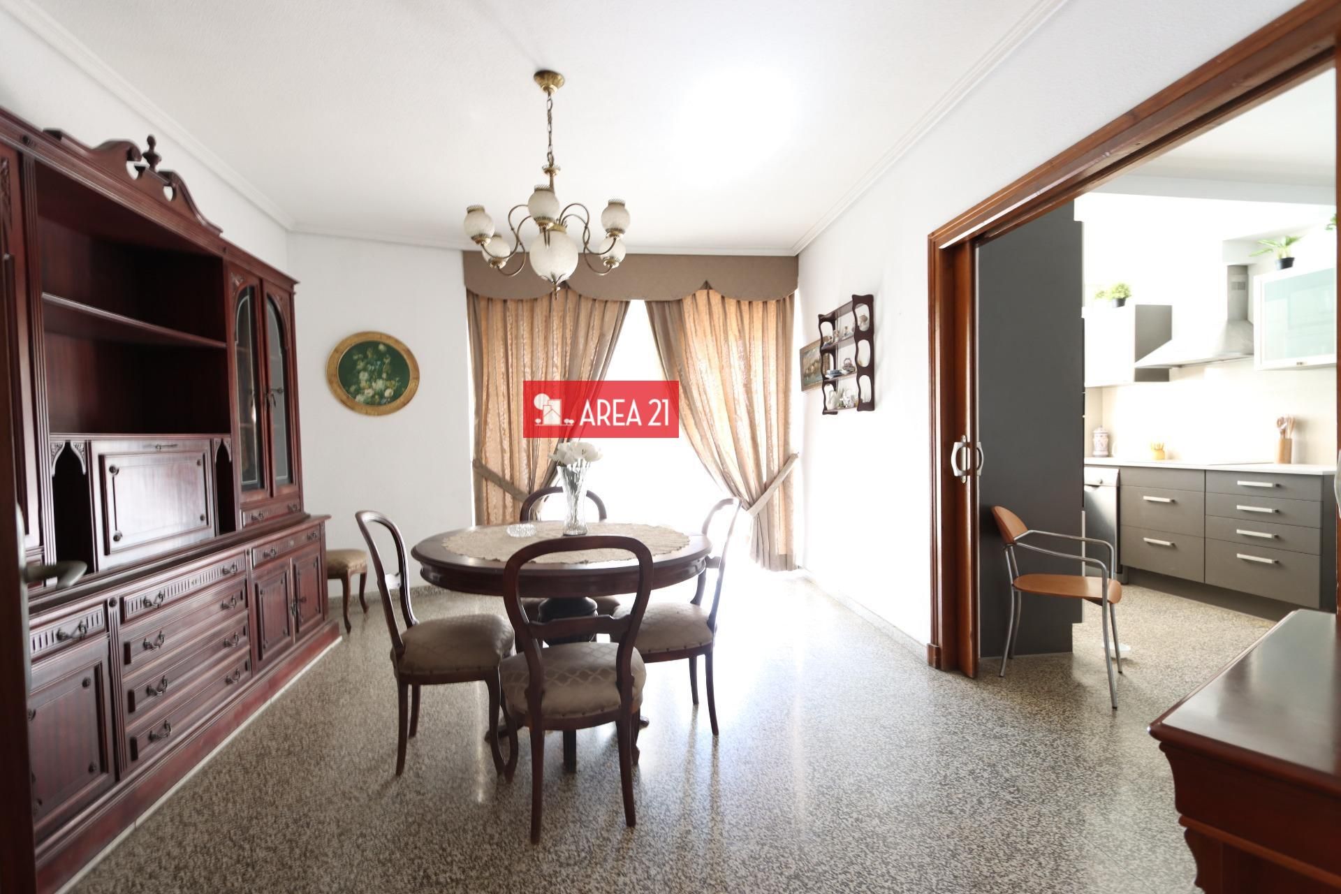 Flat for sale in  Valencia Capital  with Terrace and Balcony