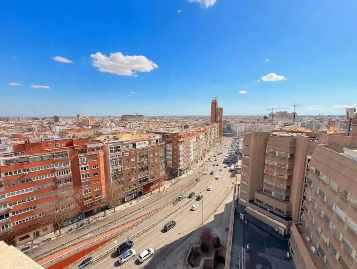 Außenansicht von Wohnung zum Verkauf in Madrid mit Abstellraum