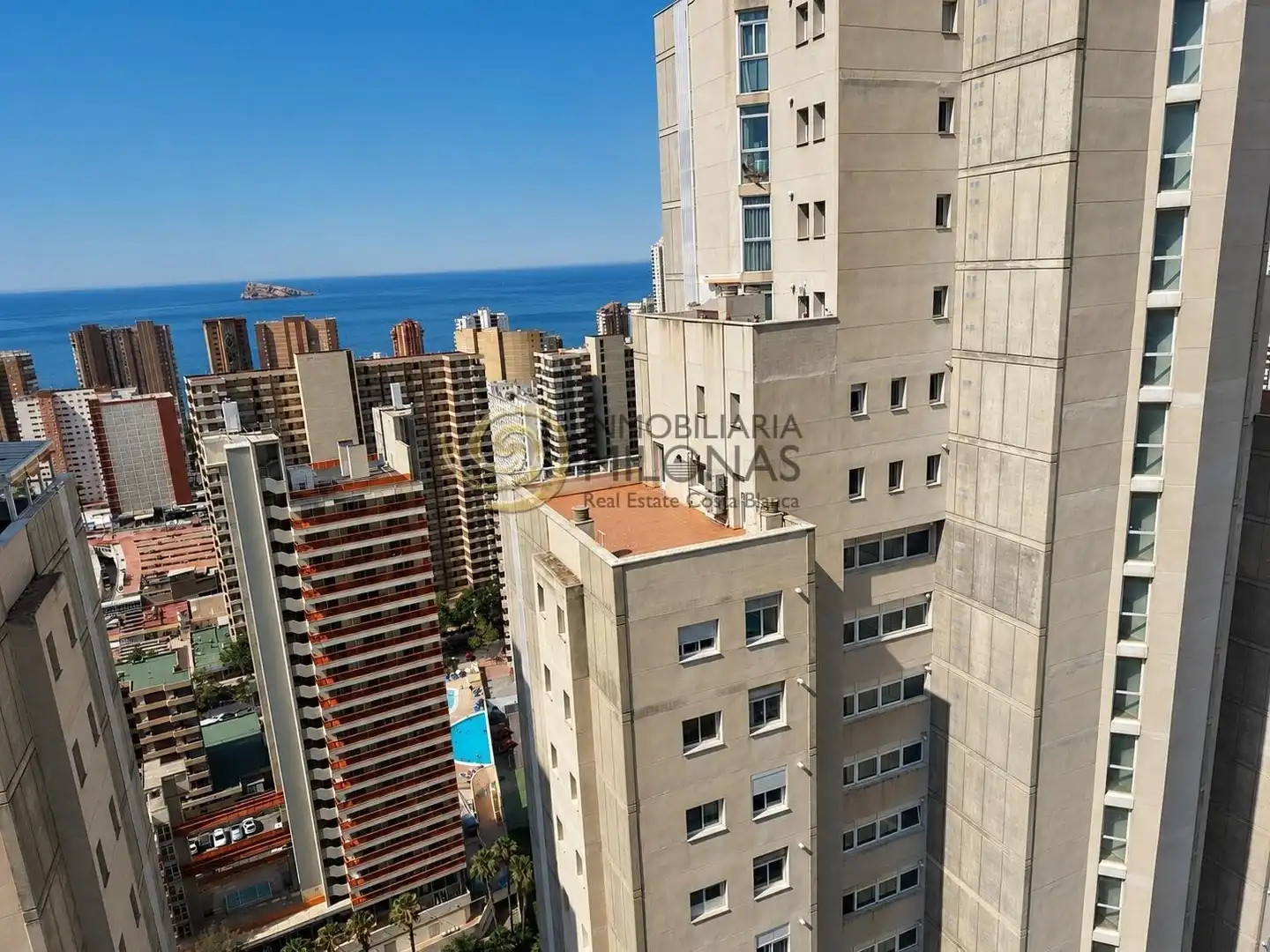 Vista exterior de Dúplex en venda en Benidorm amb Aire condicionat, Calefacció i Jardí privat