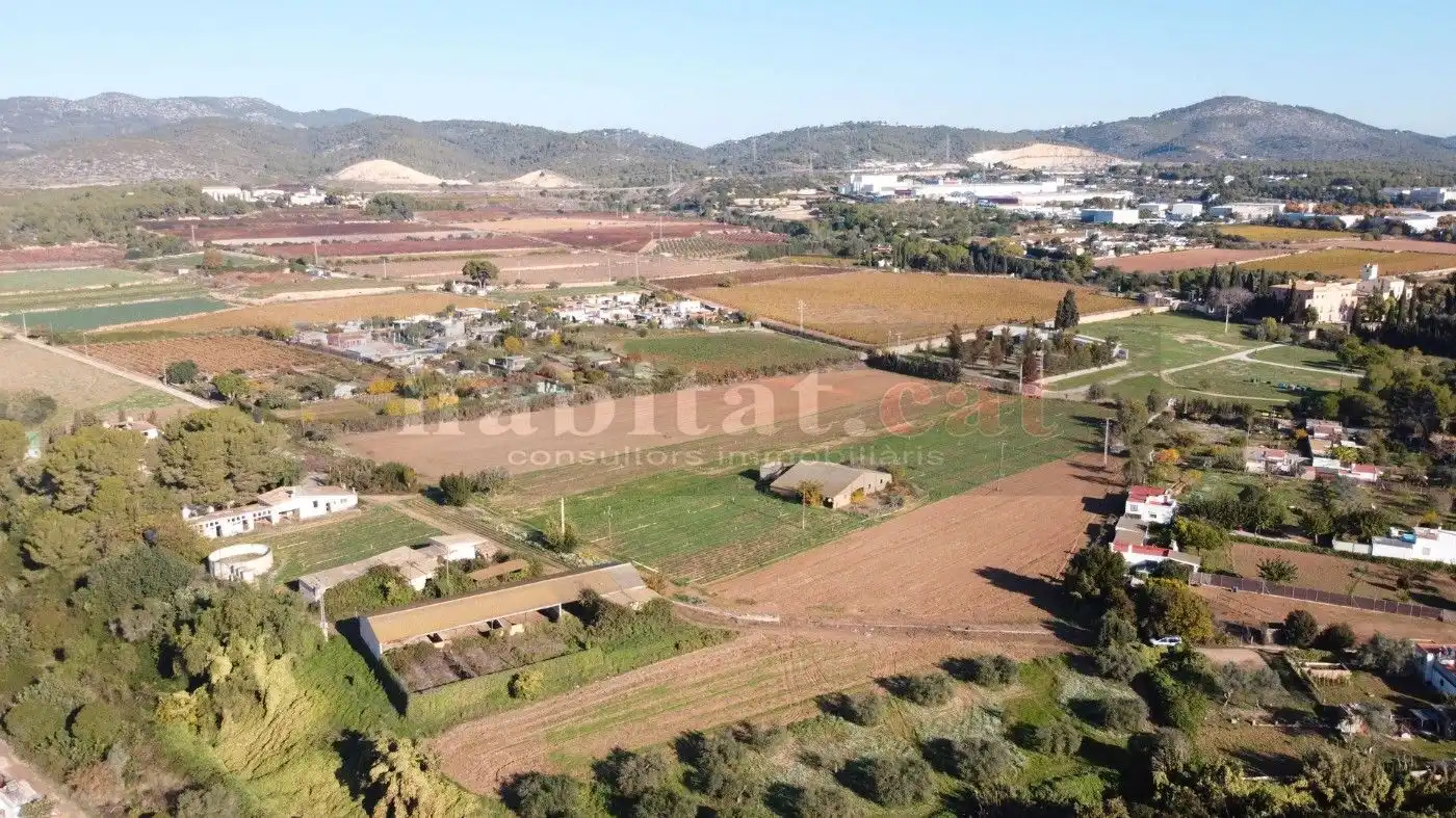 Finca rústica en venda en Vilanova i la Geltrú amb Piscina