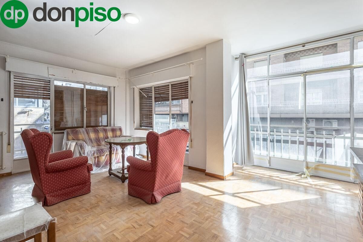 Vista exterior de Piso en venta en  Granada Capital