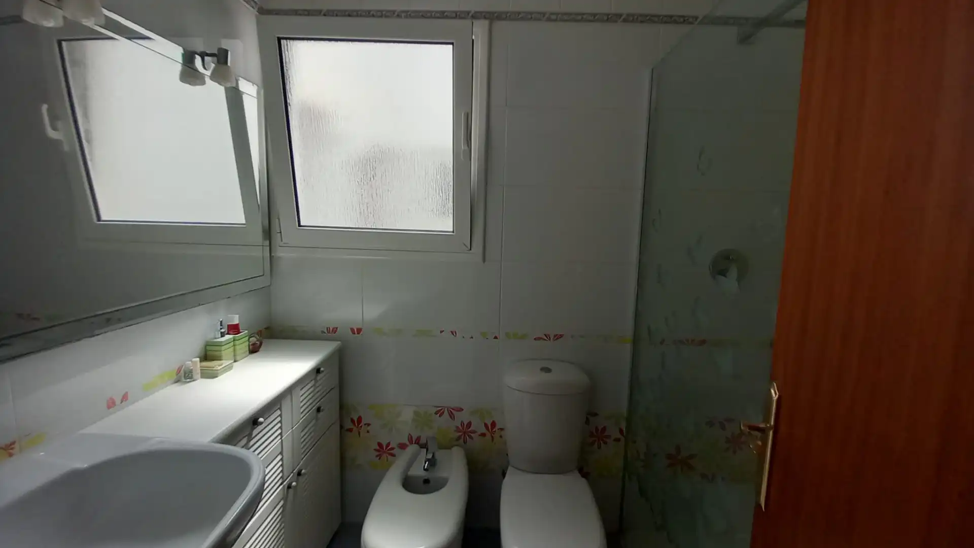 Baño de Piso de alquiler en Badalona con Terraza, Amueblado y Balcón