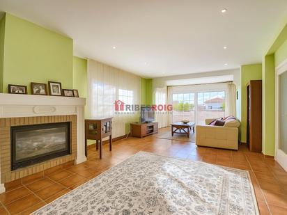 Sala d'estar de Casa o xalet en venda en Sant Pere de Ribes amb Aire condicionat, Calefacció i Jardí privat