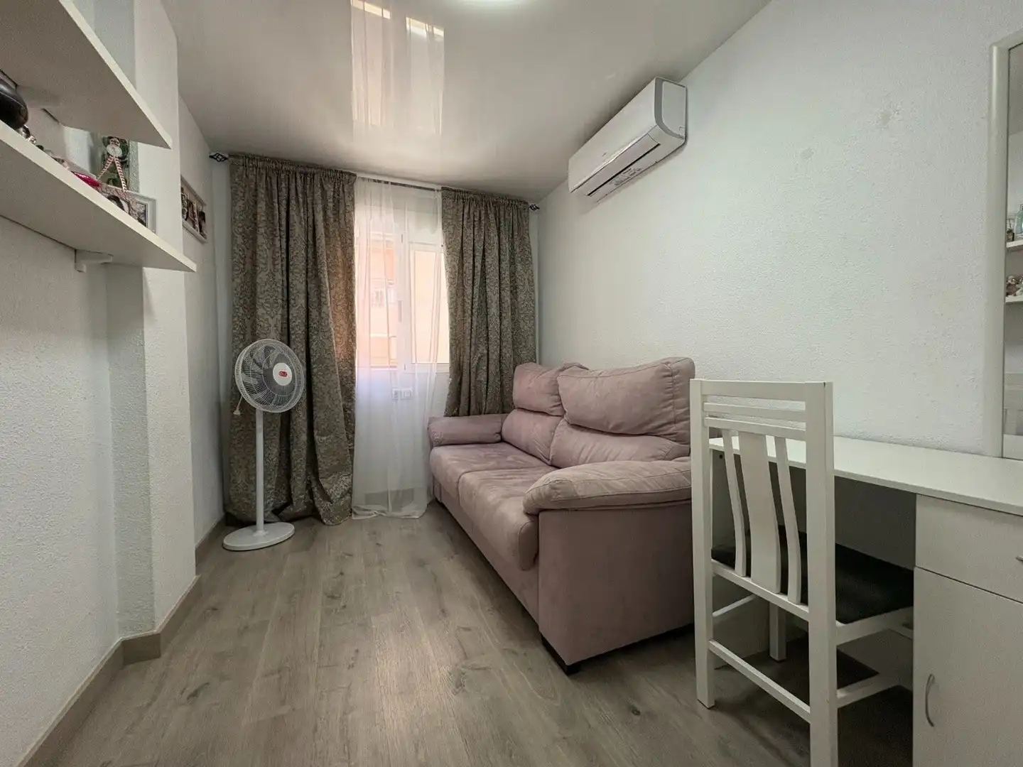 Apartamento con terraza en venta en Avenida de las Cortes Valencianas 3, imagen 12