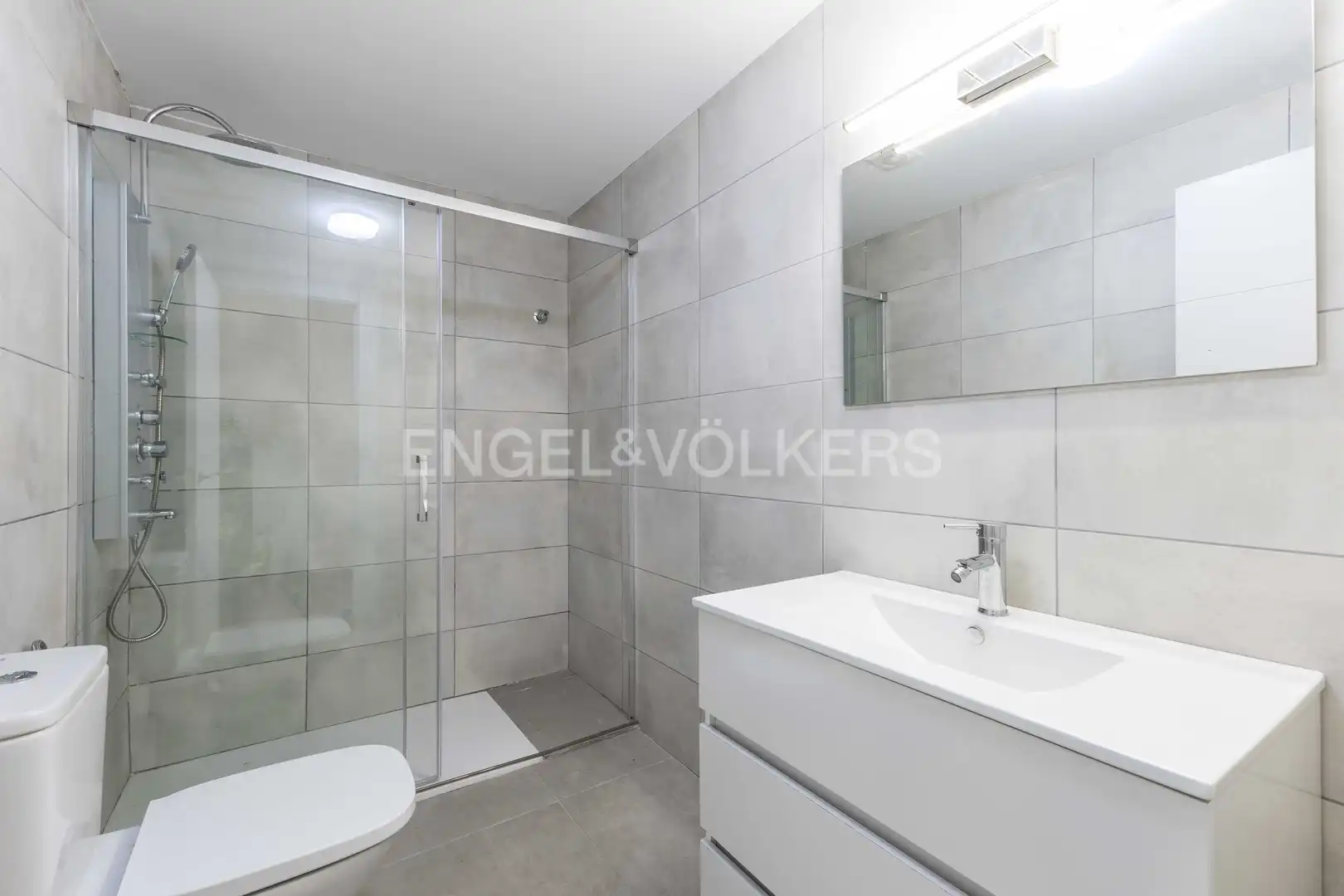 Baño de Casa o chalet en venta en El Prat de Llobregat con Aire acondicionado, Calefacción y Jardín privado