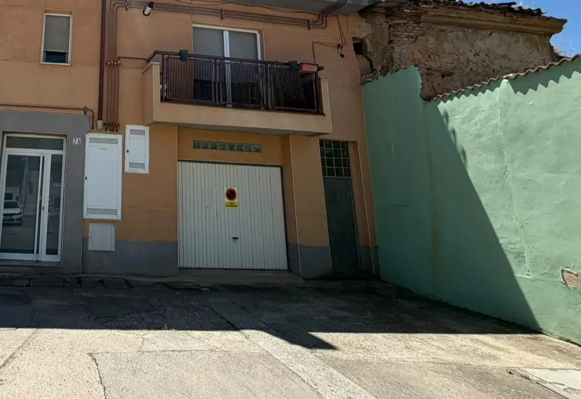 Parking de Local en venta en Fuensaldaña