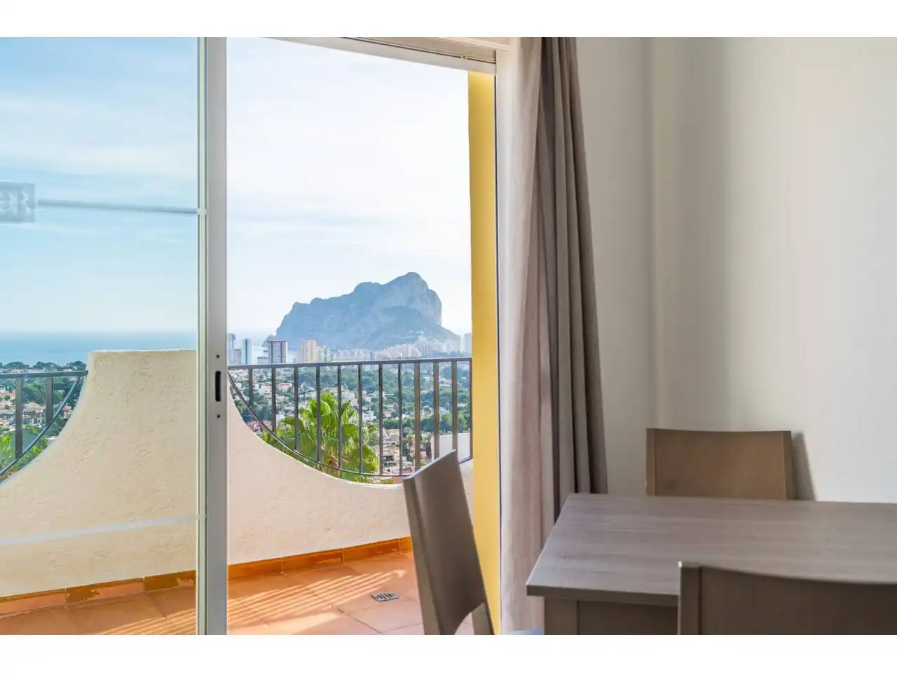 Schlafzimmer von Einfamilien-Reihenhaus zum Verkauf in Calpe / Calp mit Klimaanlage, Terrasse und Möbliert