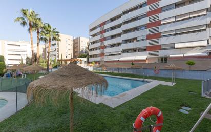 Piscina de Pis en venda en  Granada Capital amb Aire condicionat, Calefacció i Terrassa