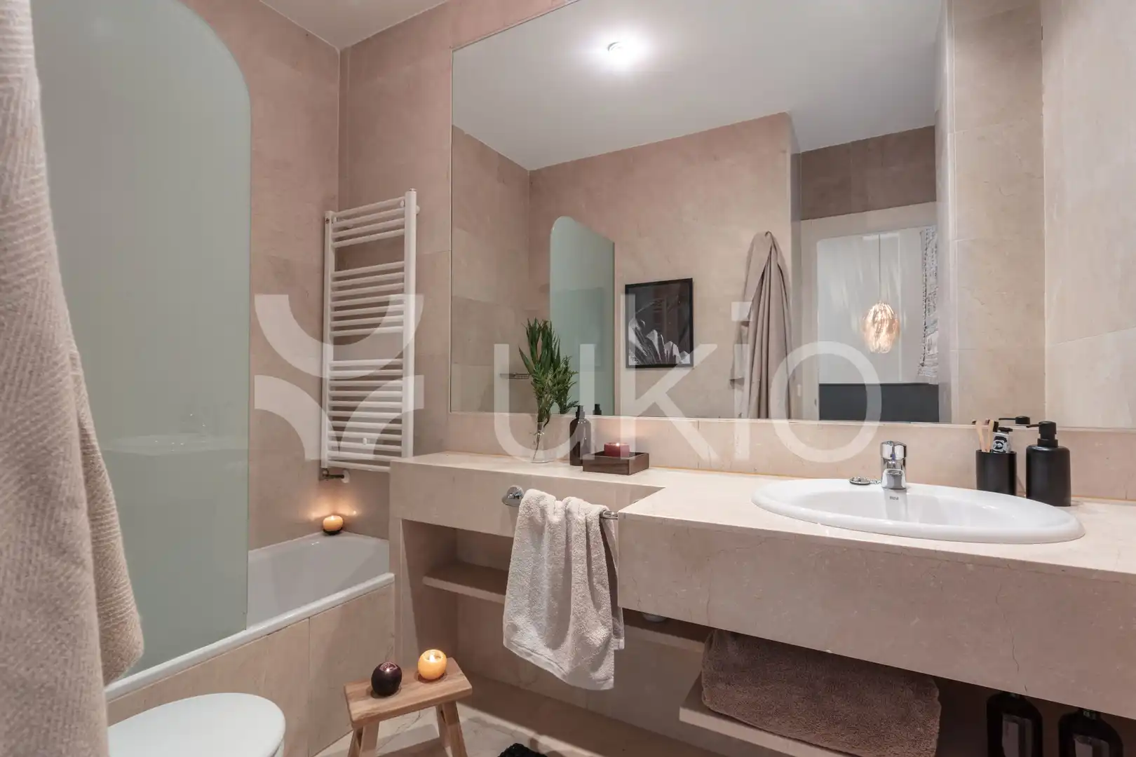 Bany de Apartament de lloguer en Madrid amb Aire condicionat, Calefacció i Forn