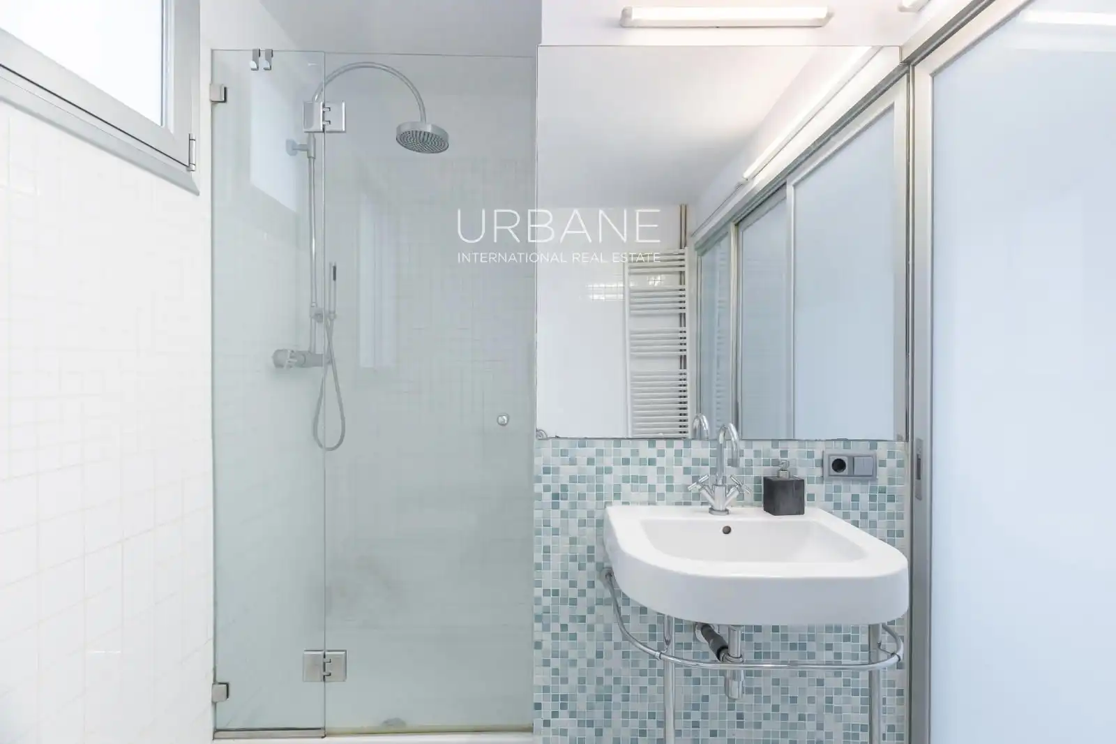 Baño de Ático en venta en Barcelona con Calefacción, Terraza y Amueblado
