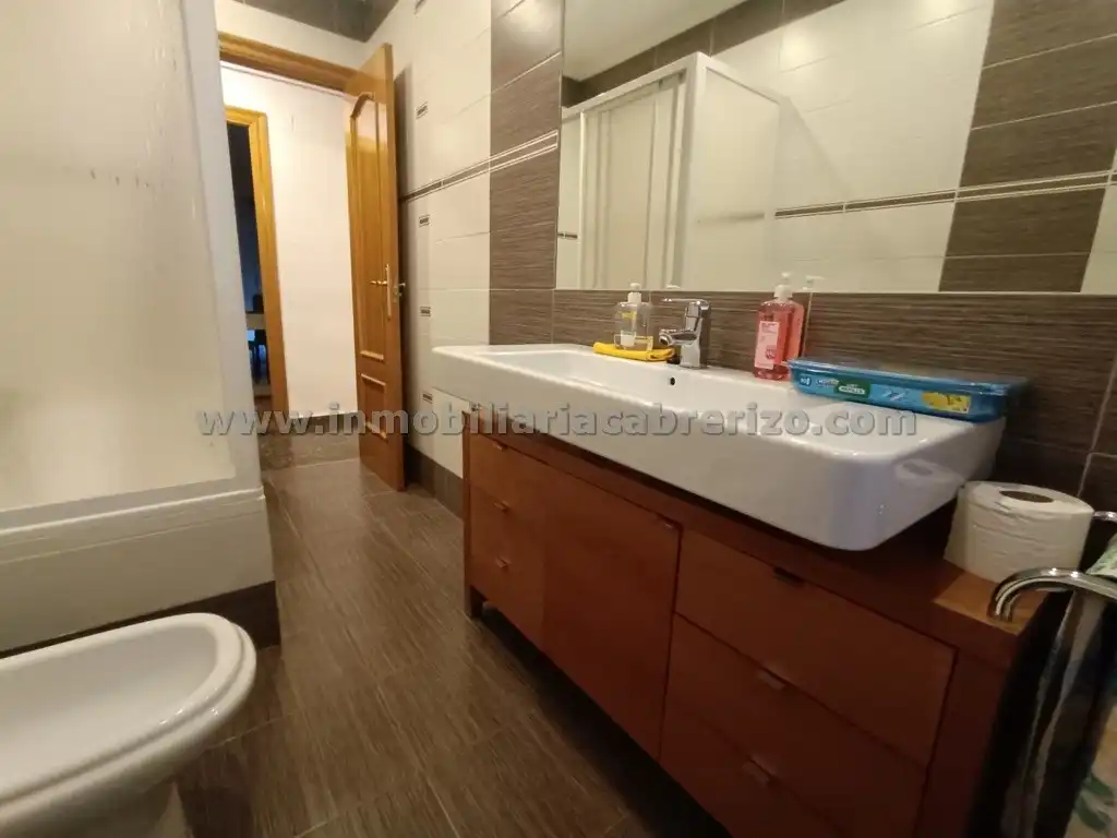 Bathroom of Flat for rent in  Logroño  with Heating, Parquet flooring and Terrace
