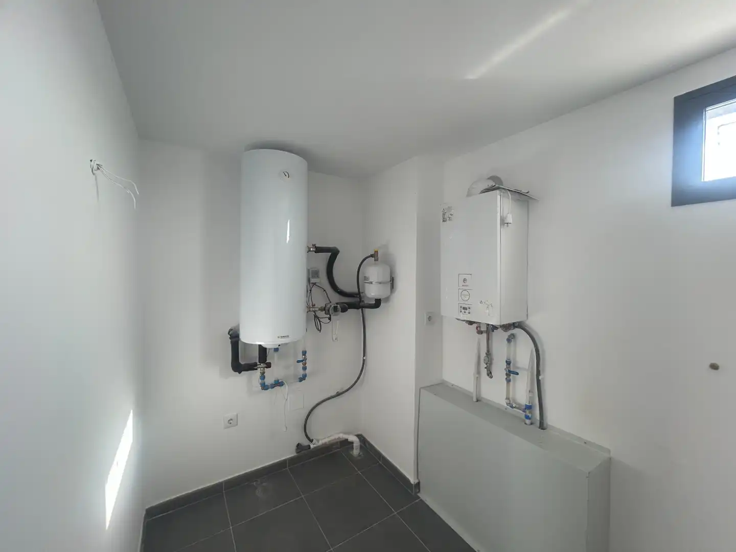 Badezimmer von Einfamilien-Reihenhaus zum Verkauf in Arroyo de la Encomienda mit Heizung, Terrasse und Abstellraum