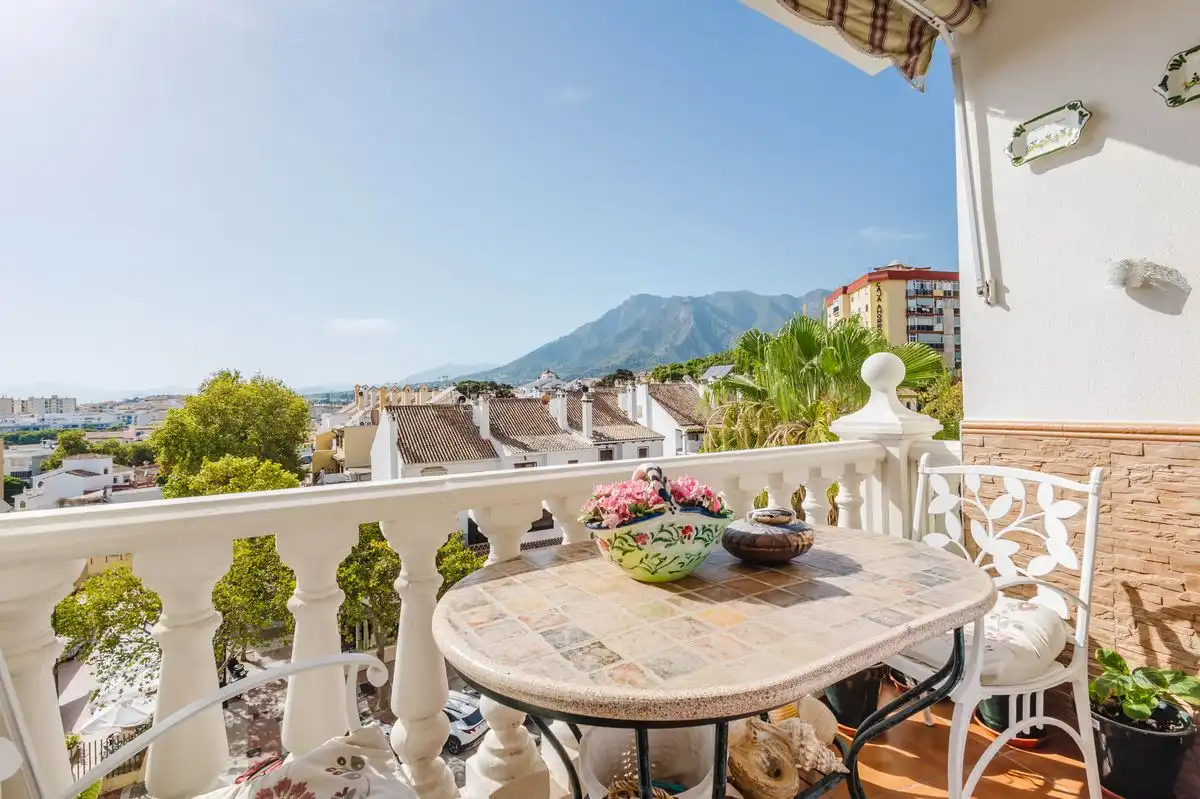 Flat with terrace for sale in Calle Pedro de Villandrado