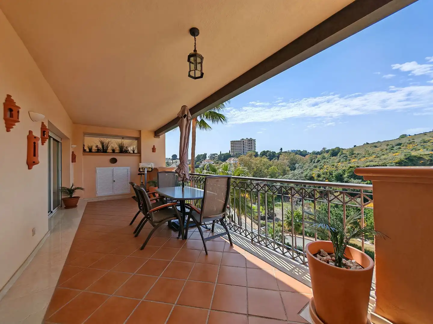 Terrasse von Wohnungen zum Verkauf in Marbella mit Terrasse, Möbliert und Gemeinschaftspool