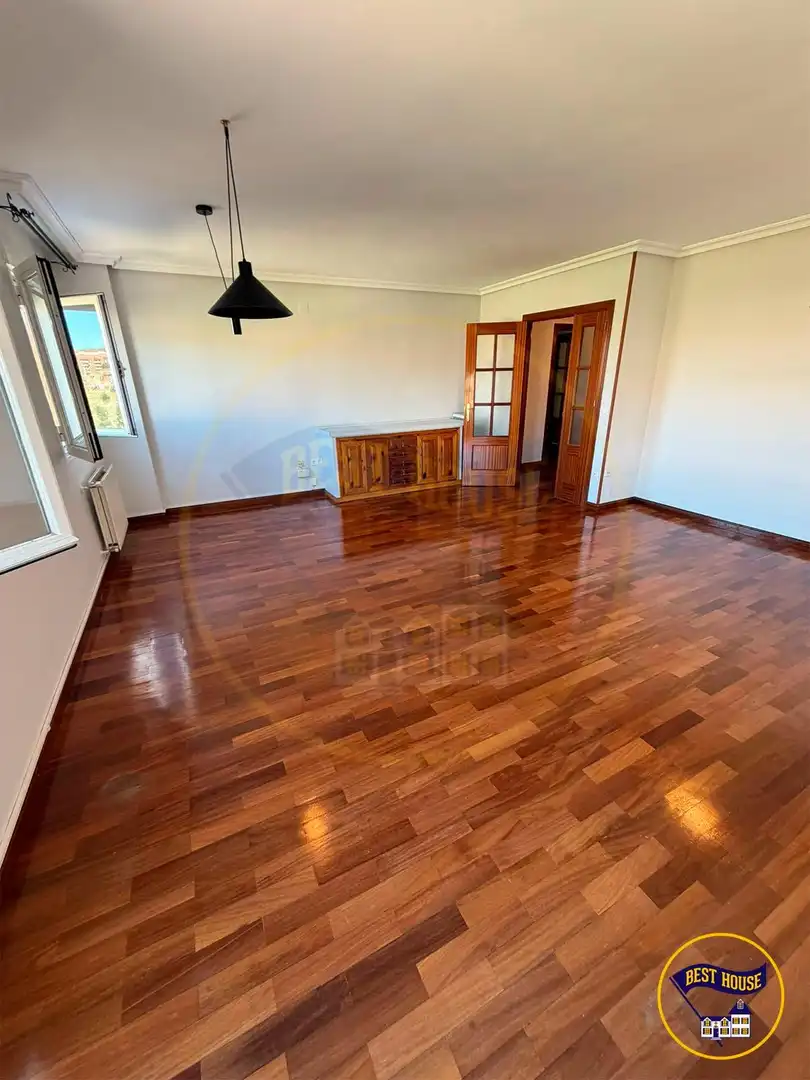Sala de estar de Piso en venta en Cuenca con Calefacción y Trastero