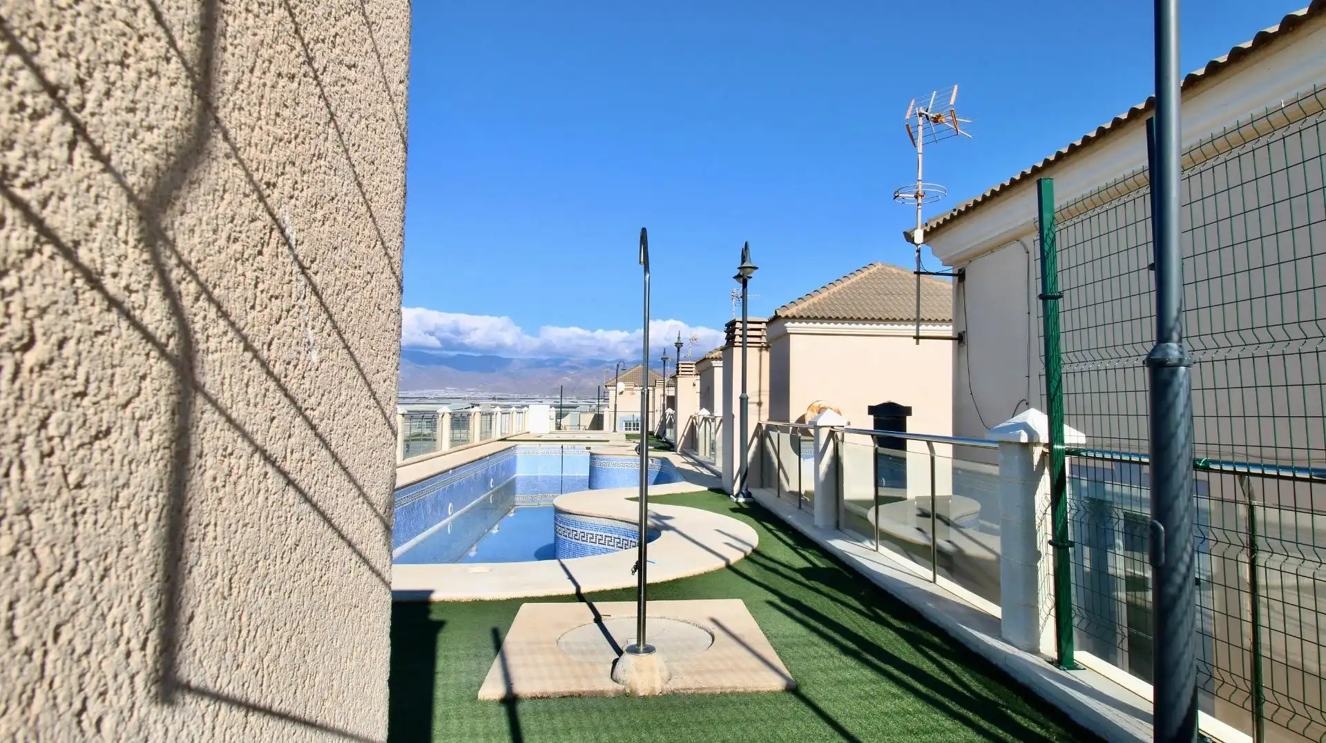 Piscina de Ático en venta en Roquetas de Mar con Aire acondicionado, Calefacción y Terraza