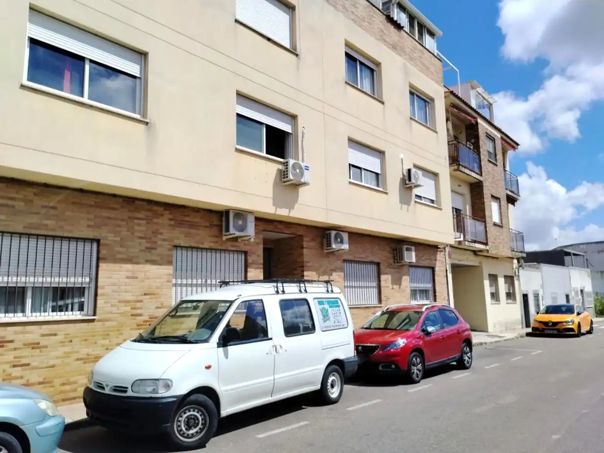 Außenansicht von Garage zum Verkauf in Badajoz