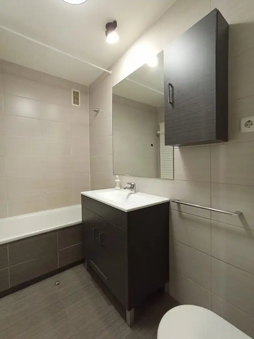 Bathroom of Flat for rent in Parla  with Air Conditioner, Heating and Storage room