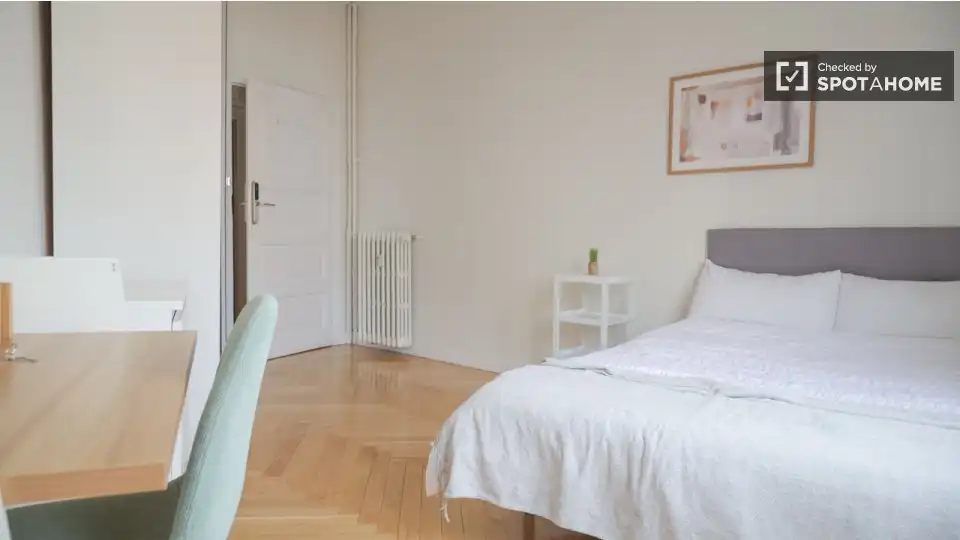 Bedroom of Flat for share in Barrio de Salamanca
