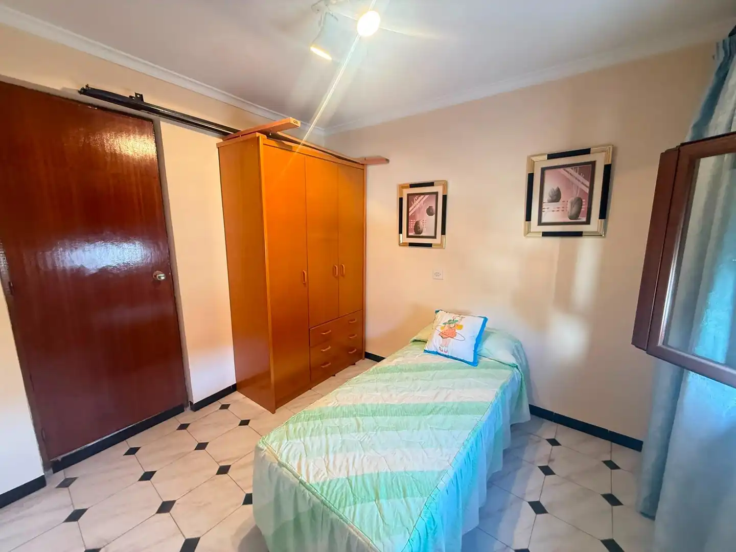 Habitación de Casa o chalet en venta en Alameda con Terraza, Trastero y Amueblado