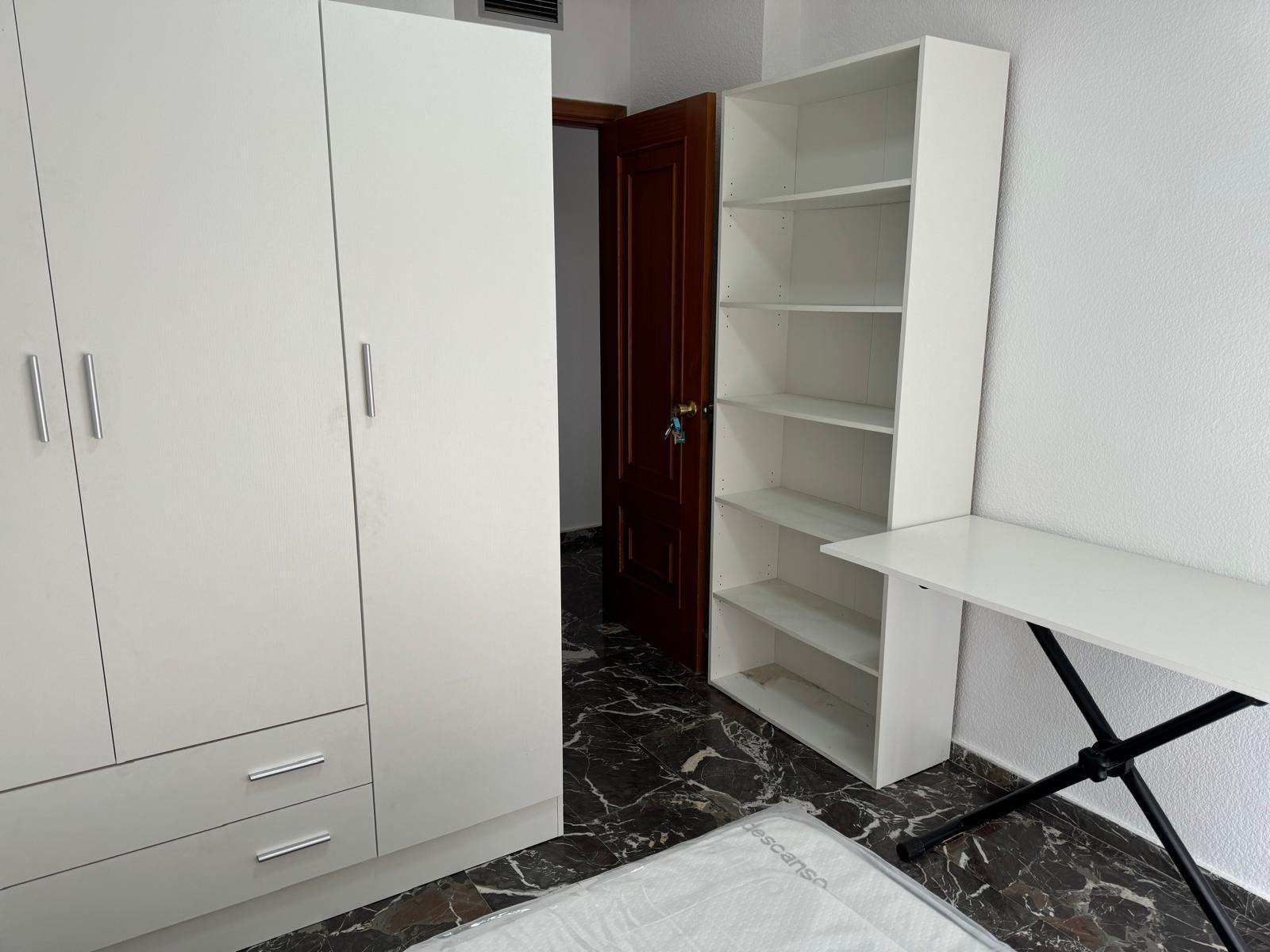 Habitación de Piso de alquiler en  Almería Capital con Aire acondicionado y Terraza