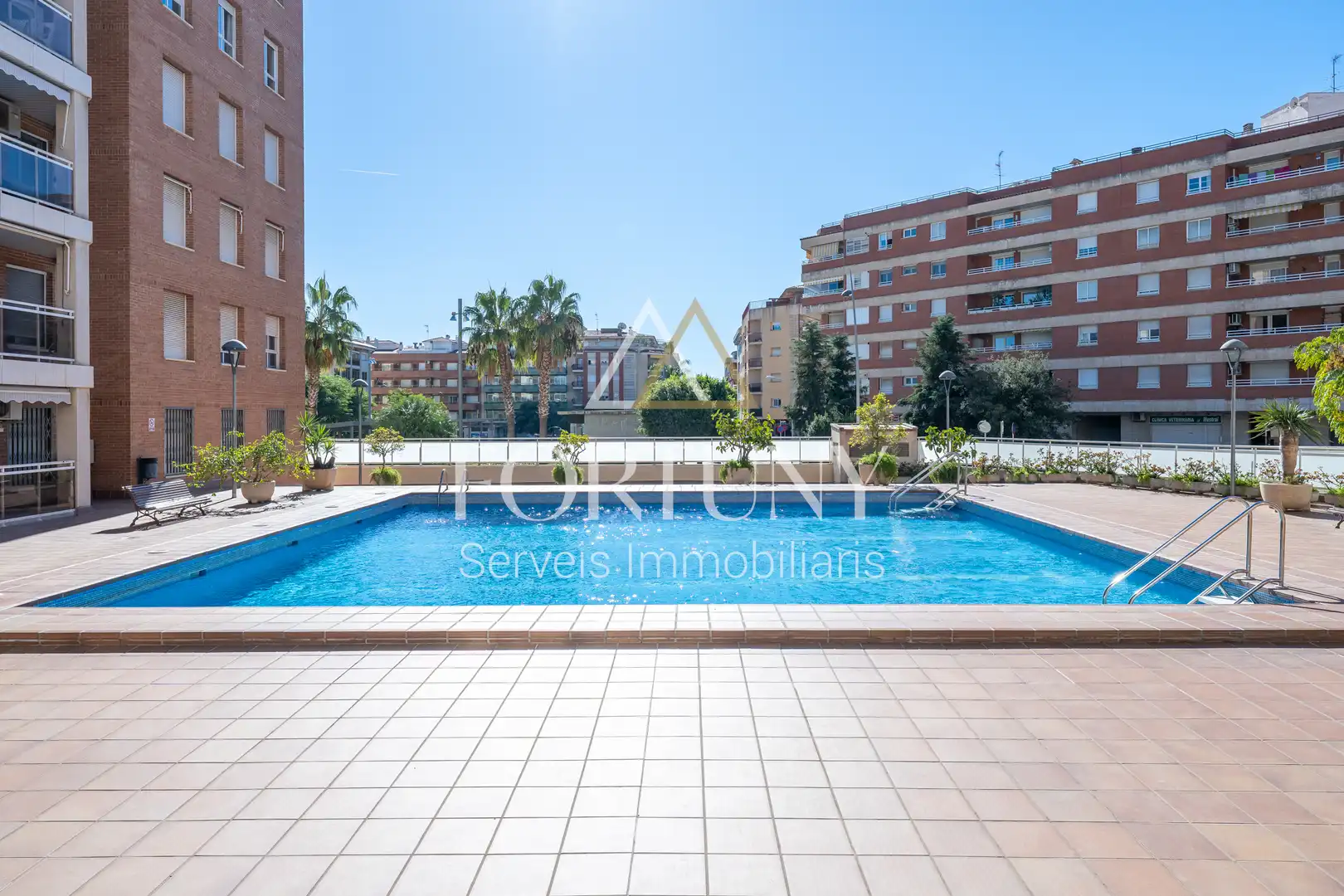Swimming pool of Flat for sale in Vinyols i els Arcs  with Air Conditioner, Swimming Pool and Balcony