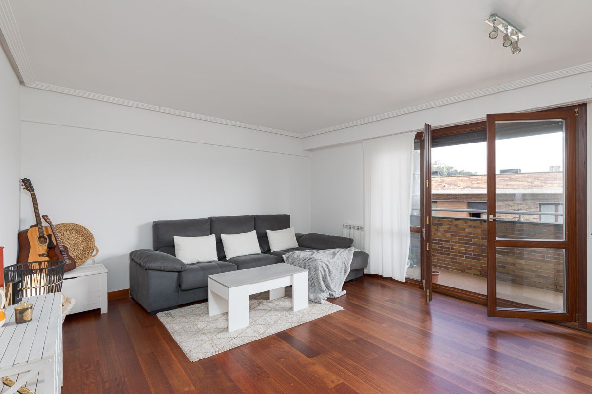 Living room of Flat for sale in Donostia - San Sebastián   with Heating, Terrace and Storage room