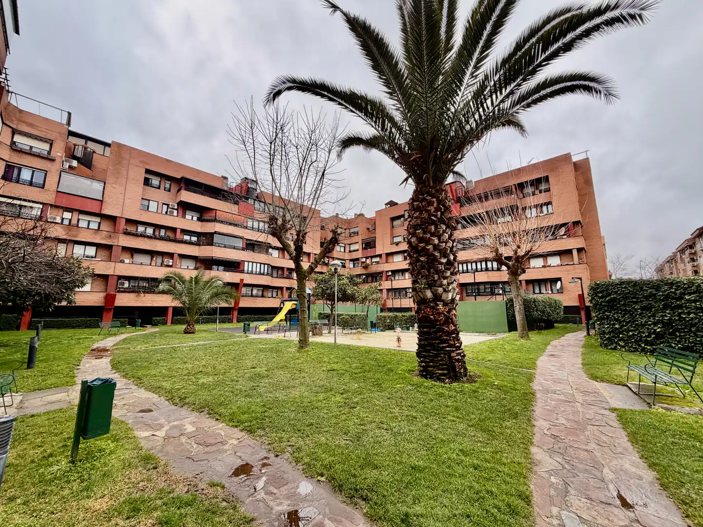 Außenansicht von Maisonette zum Verkauf in Leganés mit Klimaanlage, Heizung und Privatgarten